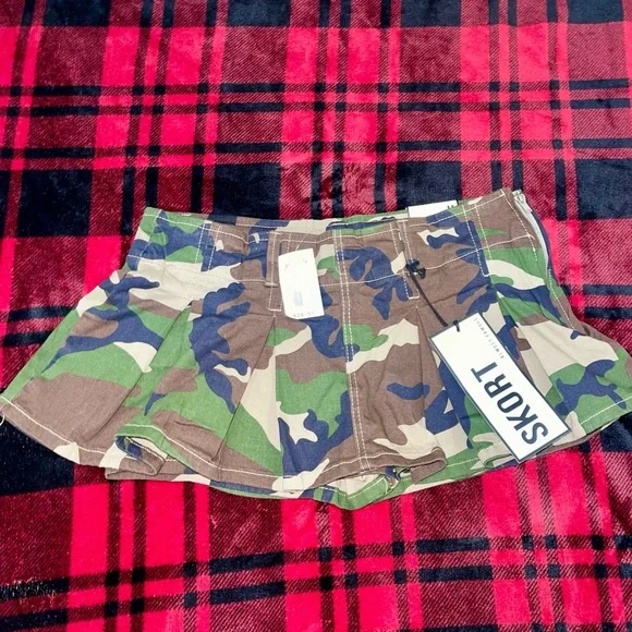 Camo Pleated Mini Skort - Picture 6 of 13